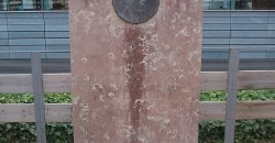 Monòlit d'homenatge a Pompeu Fabra