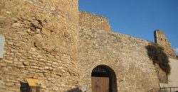 Castell de Móra, Carrer Raval Jesús, Móra d'Ebre